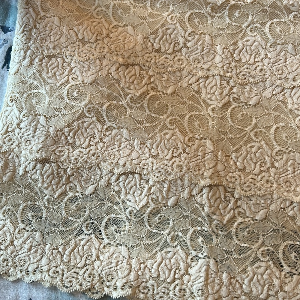 Elegant Cream Lace Sleeveless Top - Sz M - Picture 2 of 4